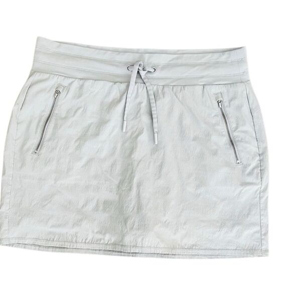 ATHLETA Trekkie North Skort, light gray, size Large - Picture 2 of 6